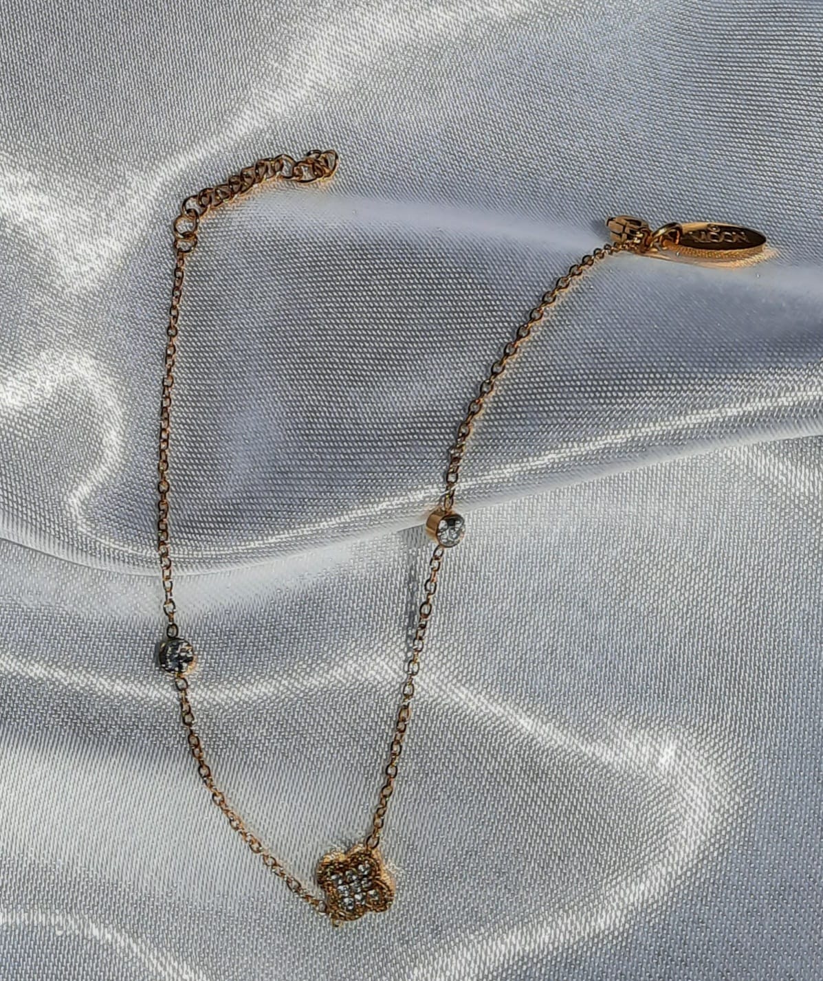 Armband met bloem en strass steentjes