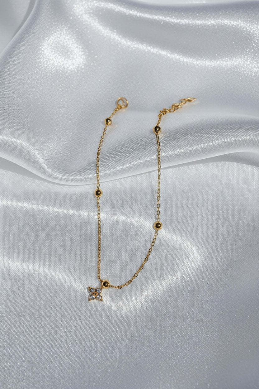 Fijne armband met bloem in strass