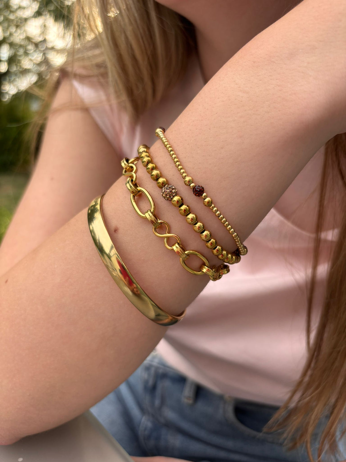 Stretch armband met centraal detail