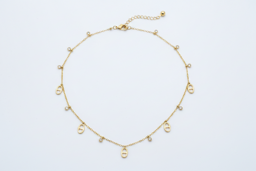 Korte ketting met link bedels en strass