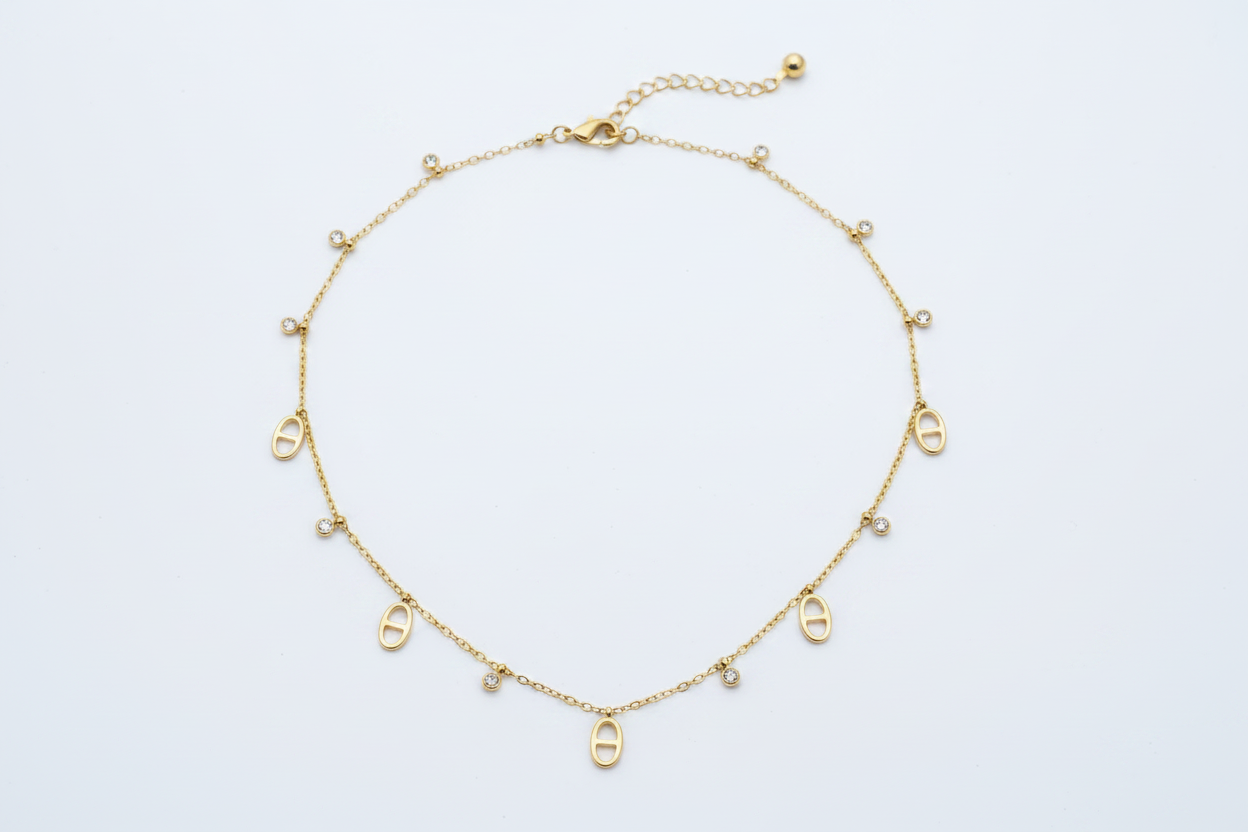 Korte ketting met link bedels en strass