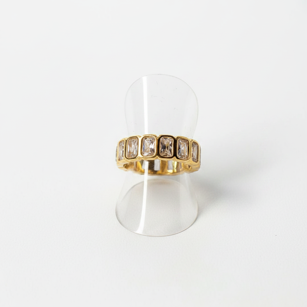 Ring met Zirkonia wit – witte achtergrond