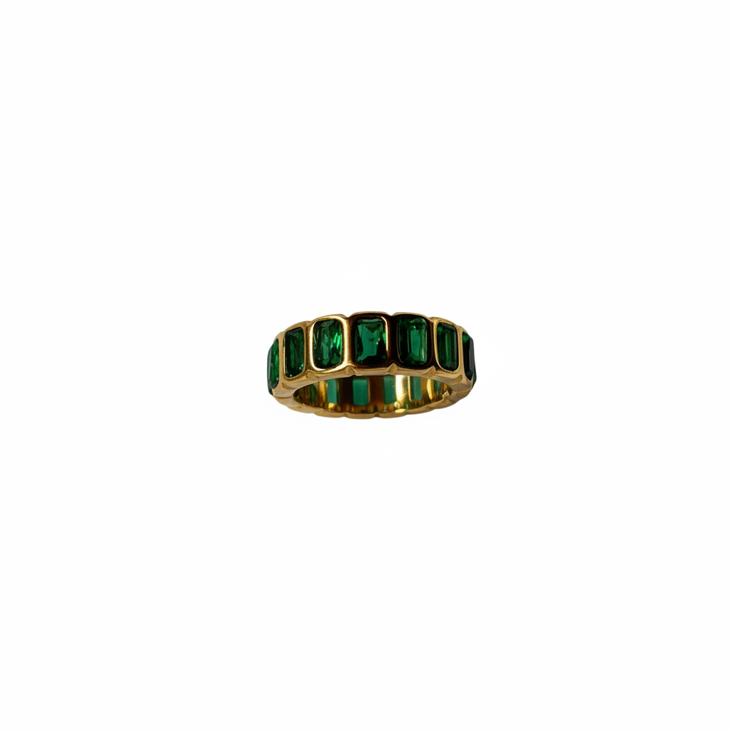 Ring met Zirkonia groen – witte achtergrond