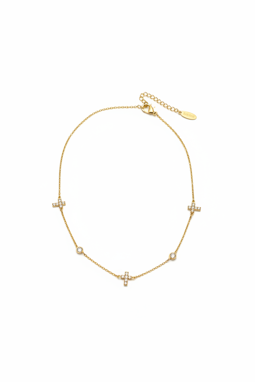 Minimalistische ketting met kruisjes witte achtergrond