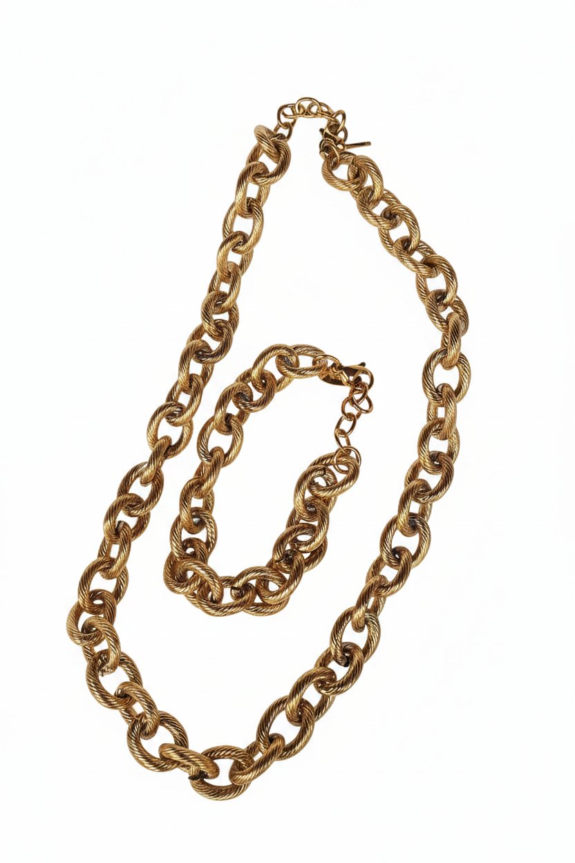 Set schakelketting en armband witte achtergrond