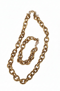 Set schakelketting en armband witte achtergrond