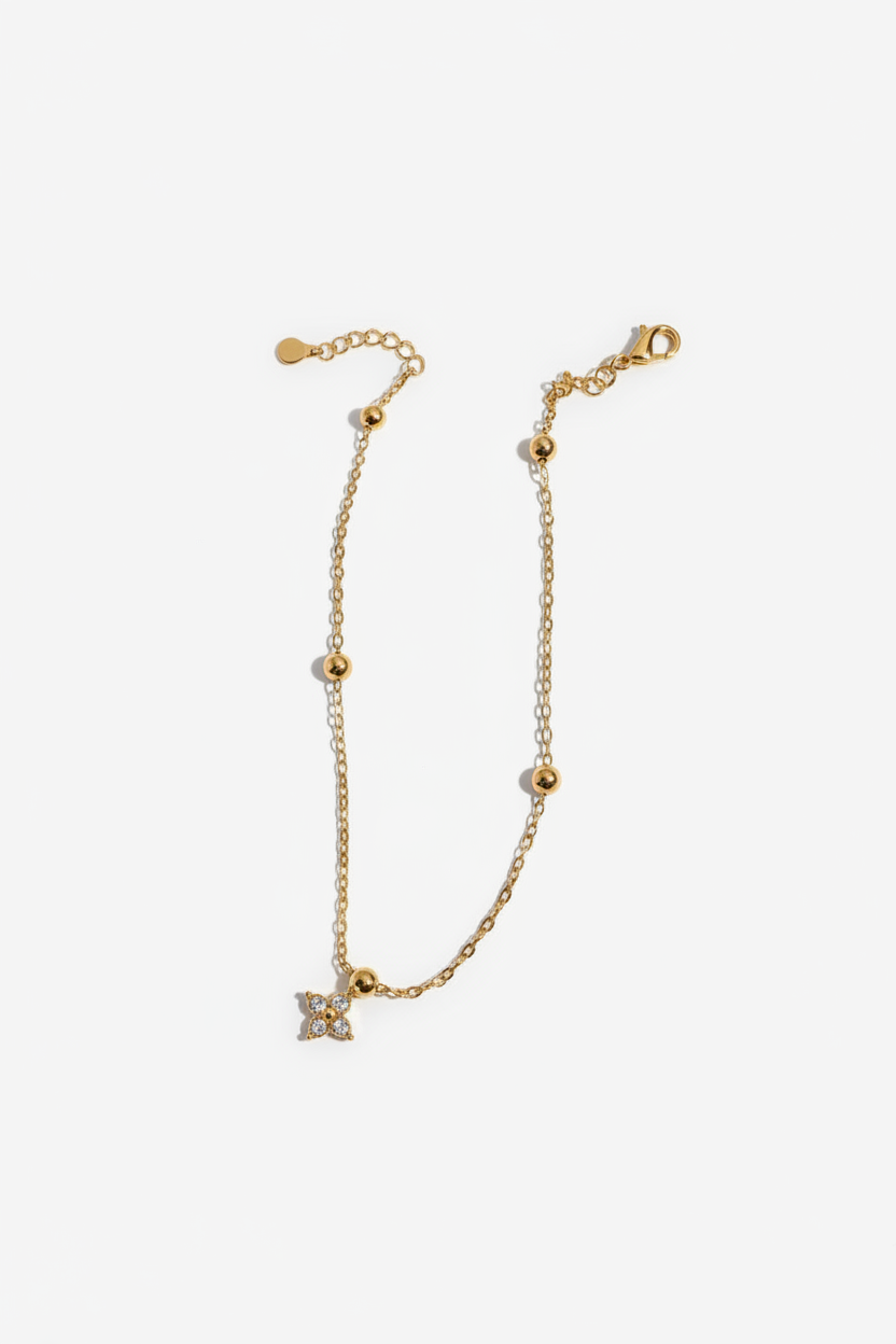 Fijne armband met bloem in strass witte achtergrond