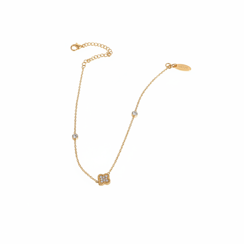 Armband met bloem en strass steentjes witte achtergrond