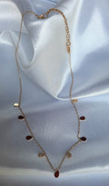 Korte ketting met druppel bedels