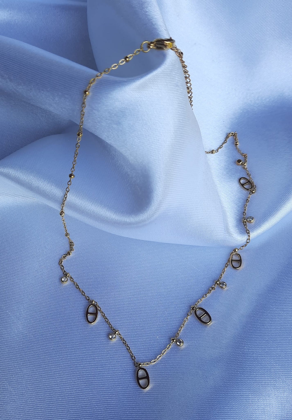 Korte ketting met link bedels en strass