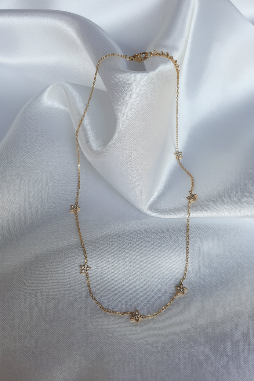 Korte ketting met sterretjes