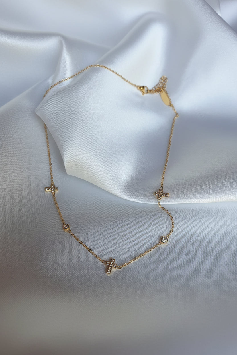 Minimalistische ketting met kruisjes