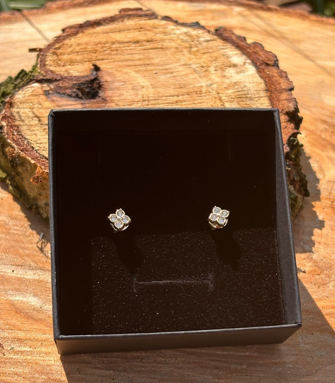 Studs met 4 strass steentjes