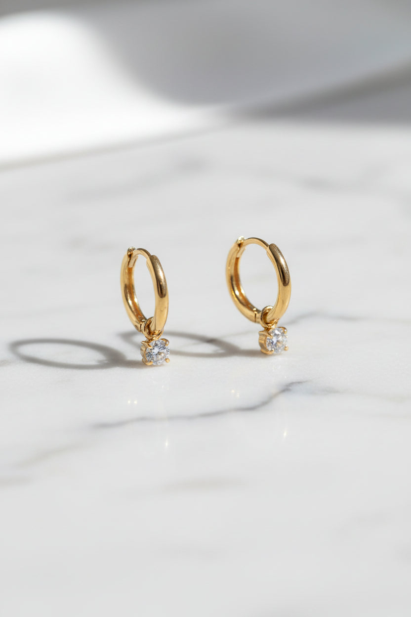 Oorringetjes met kleine strass bedel