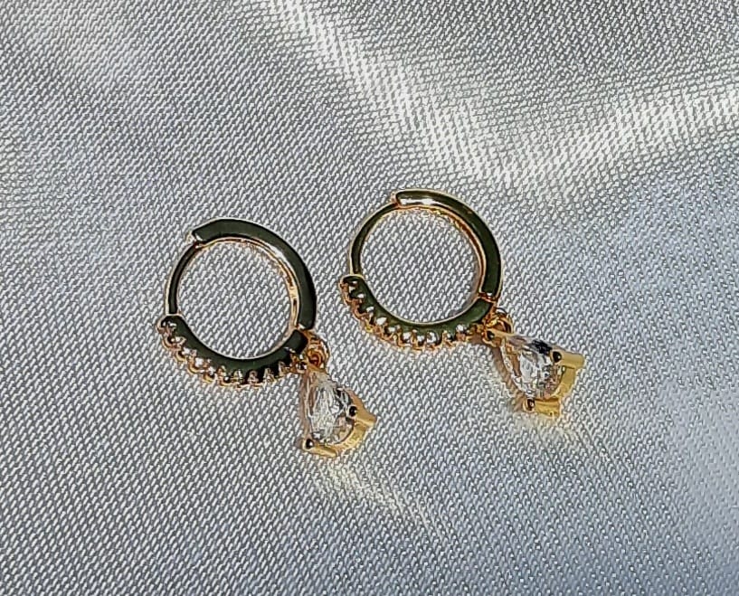 Oorringen Teardrop wit (Folie à Trois)