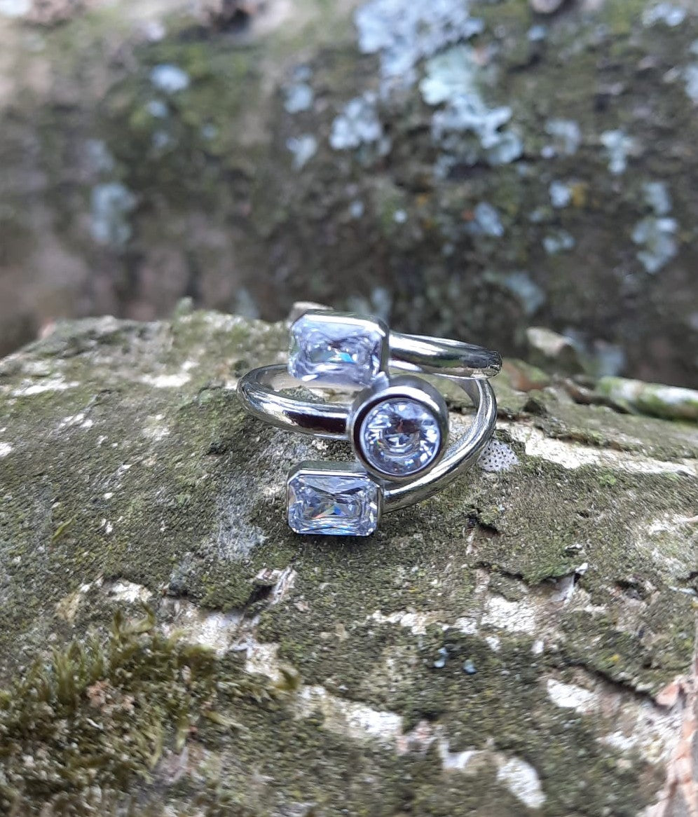 Ring met zirkonia stenen