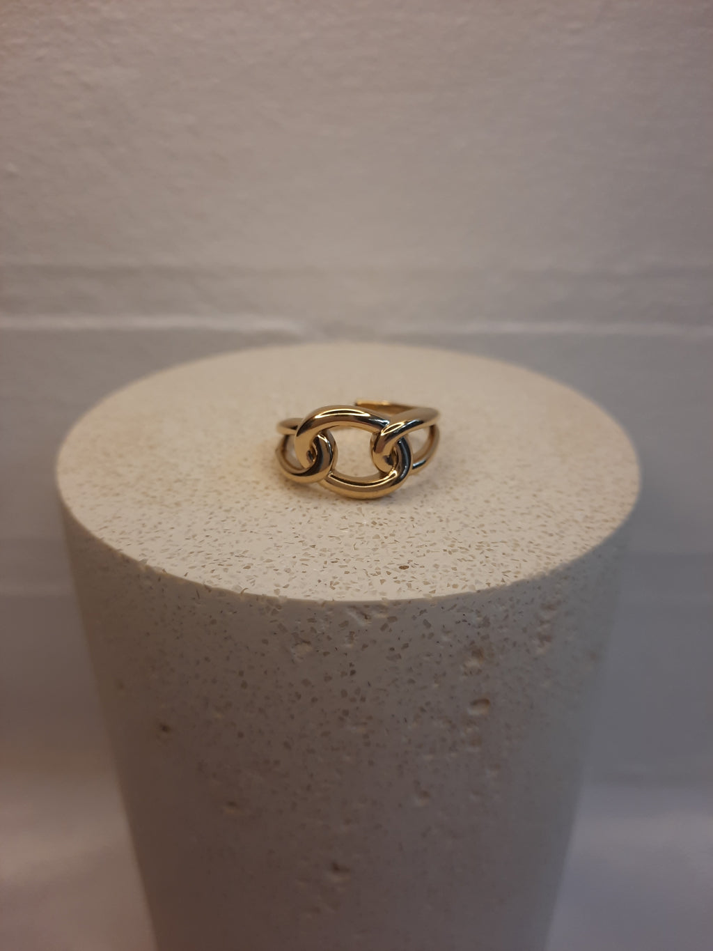 Knot ring