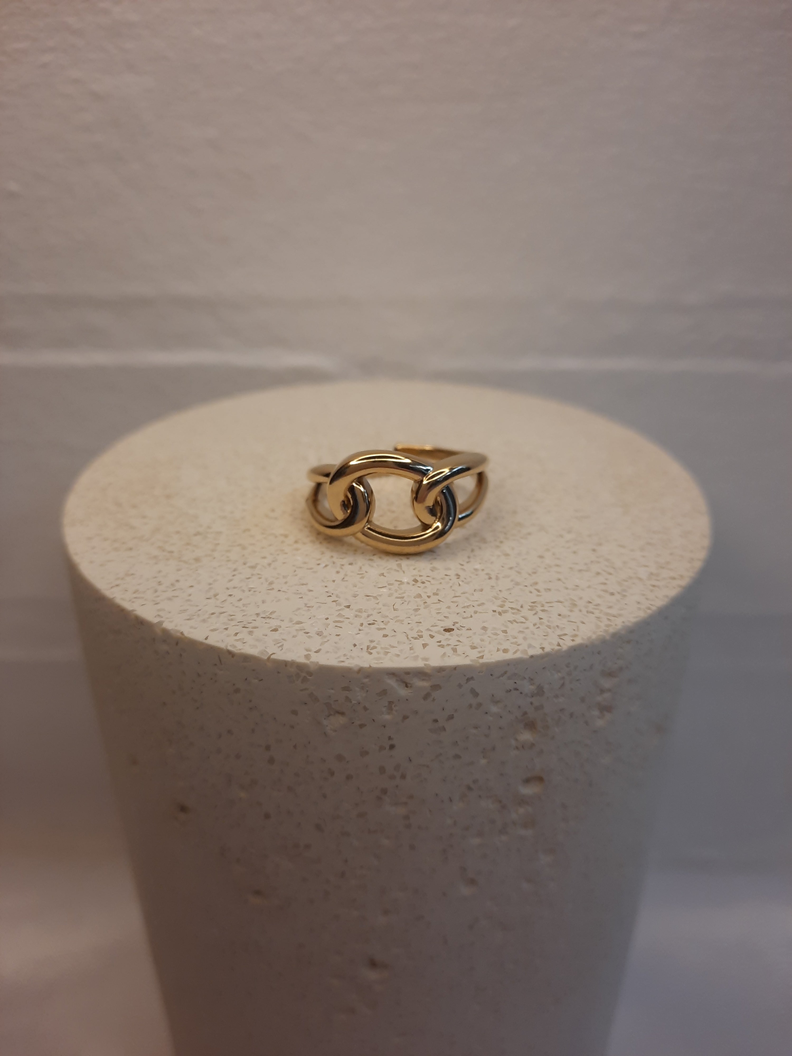 Knot ring