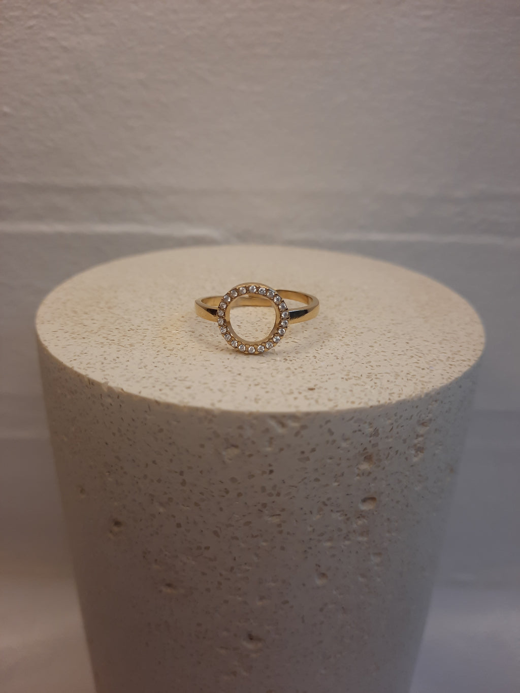 Ring met circel van strass