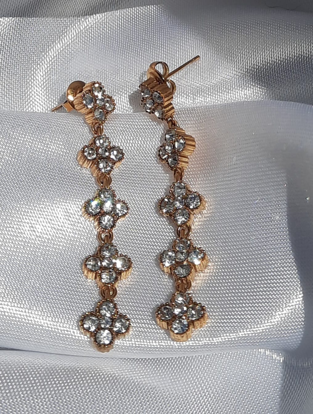 Elegante lange oorbellen met strass