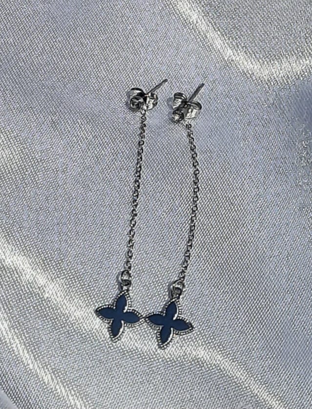 Studs bloem aan ketting